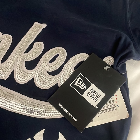 New York Yankees -Navy & Silver sequin Ladies V-Neck, New Era, MLB Baseball - Picture 8 of 16